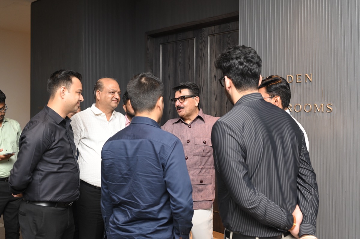 Founders networking at an I Am SME of India gathering
